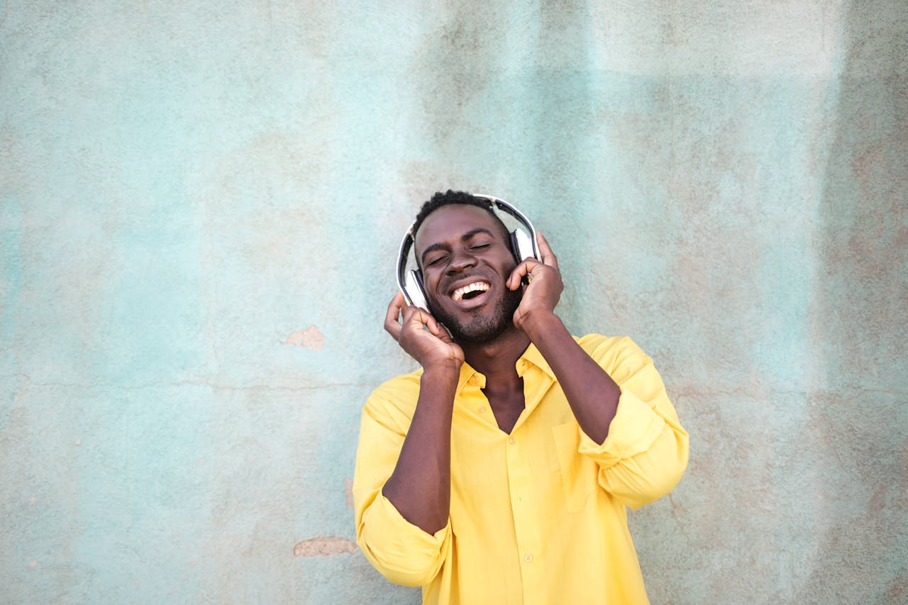 🎧 Weekly Podcast Pick: “How Music Helps During Hard Times With Scott Crabtree” by Live Happy Now!
